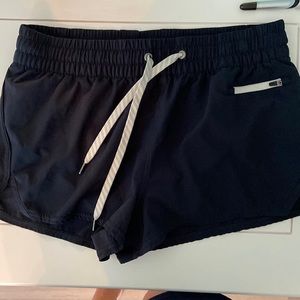 Athletic shorts Vuori navy blue size M